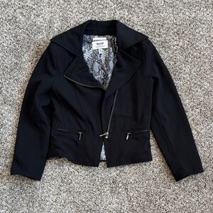 Ruum Women's Black Blazer with Zipper Detail